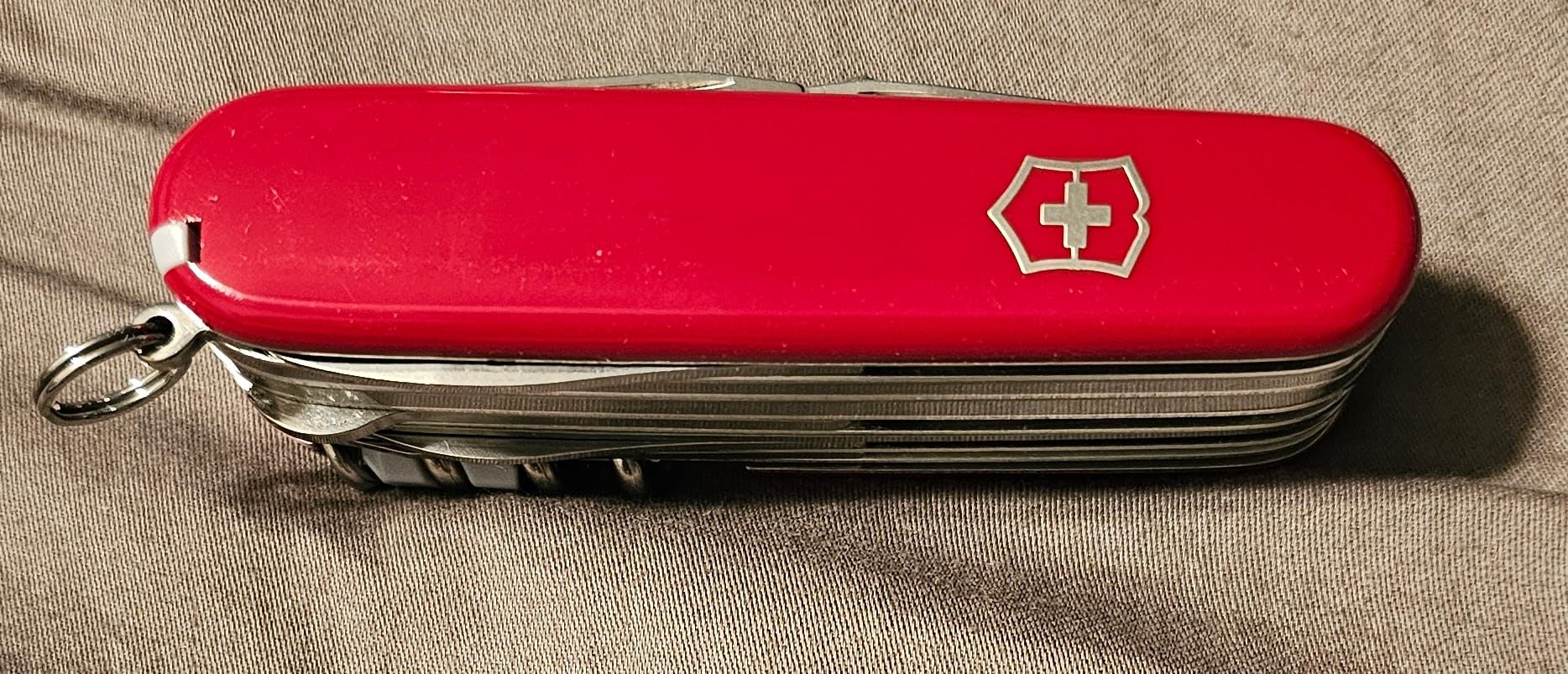 Victorinox Swiss Champ Swiss Army Knife, 33 Functions, Swiss Made Pocket Knife with Large Blade, Screwdriver, Chisel and Combination Pliers - Red customer photo 1