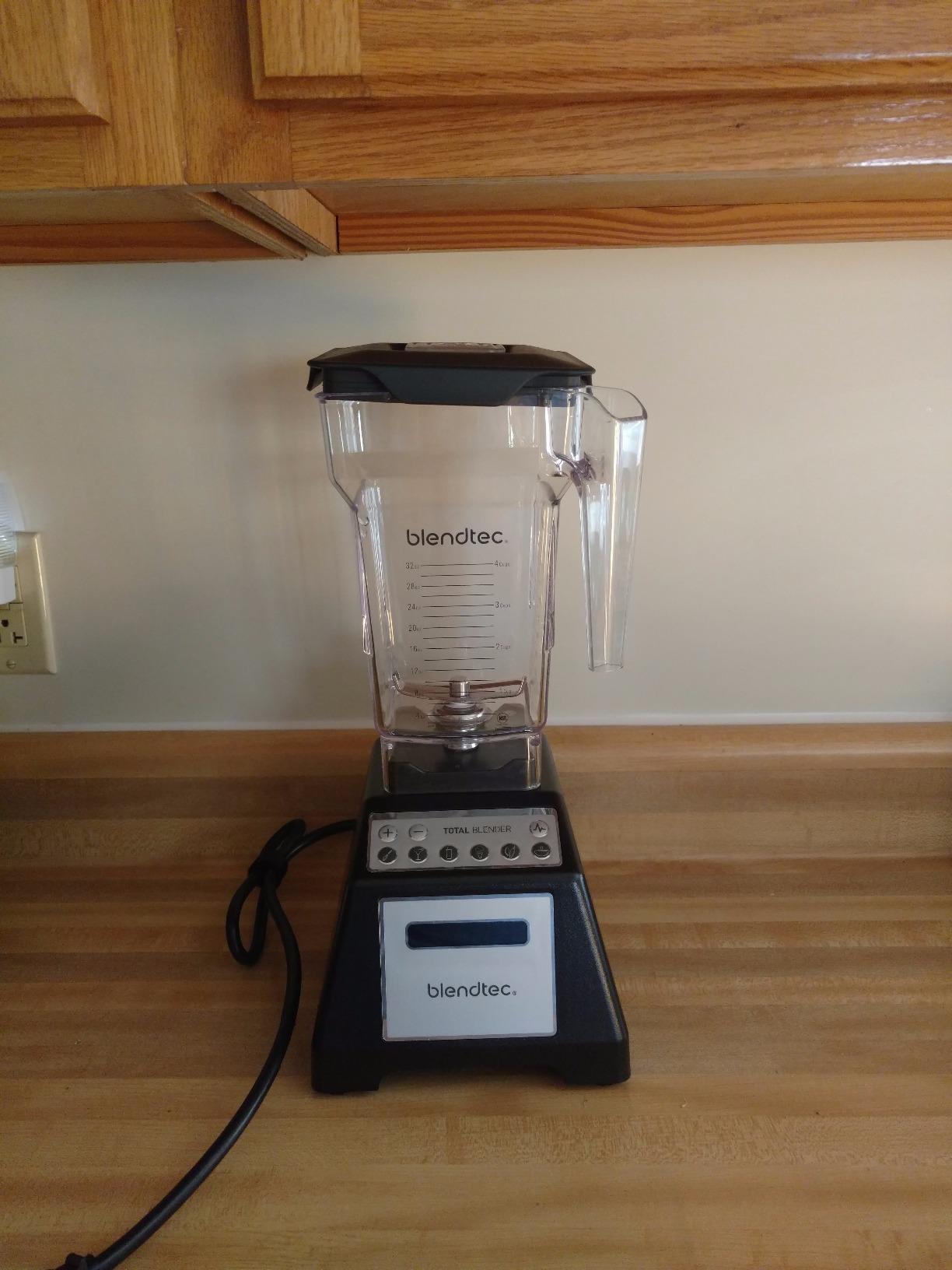 Blendtec Total Classic Original Blender and 75 oz FourSide Blender Jar - Black customer photo 2
