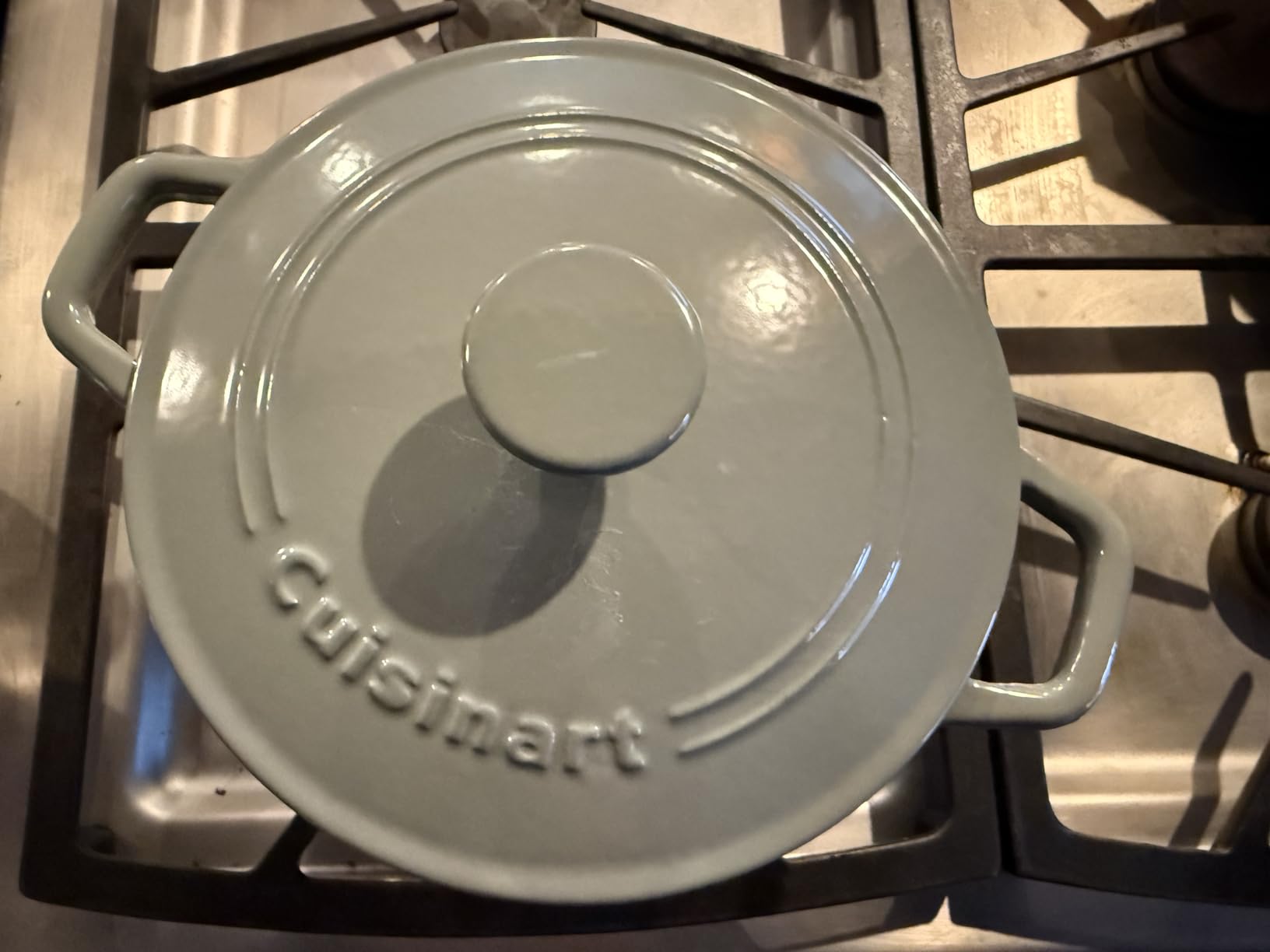 Cuisinart Chef's Classic Enameled Cast Iron Dutch Oven with Lid, Porcelain Enameled Interior, Oven Safe, Induction Compatible, 7-Quart, Round, Cardinal Red customer photo 2