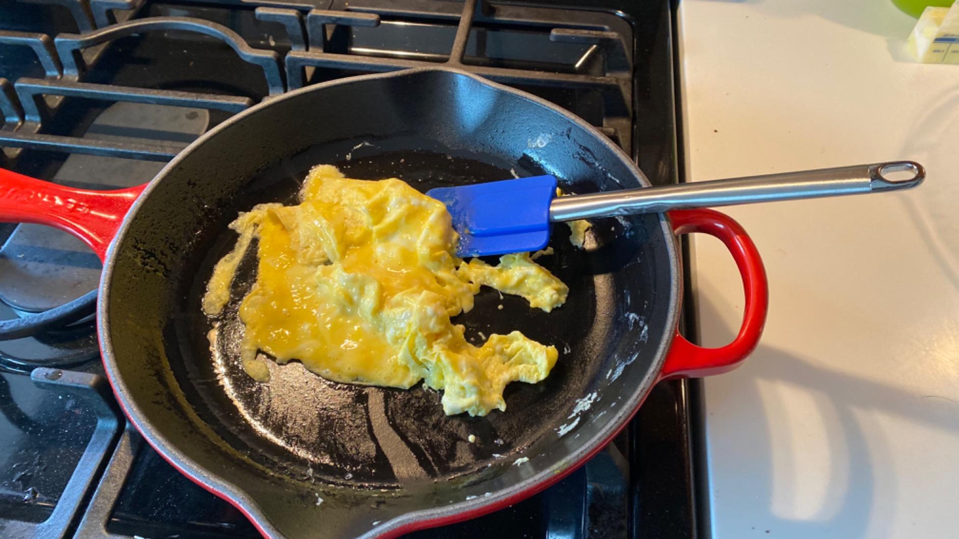 Le Creuset Enameled Cast Iron Signature Round Skillet, 11.75