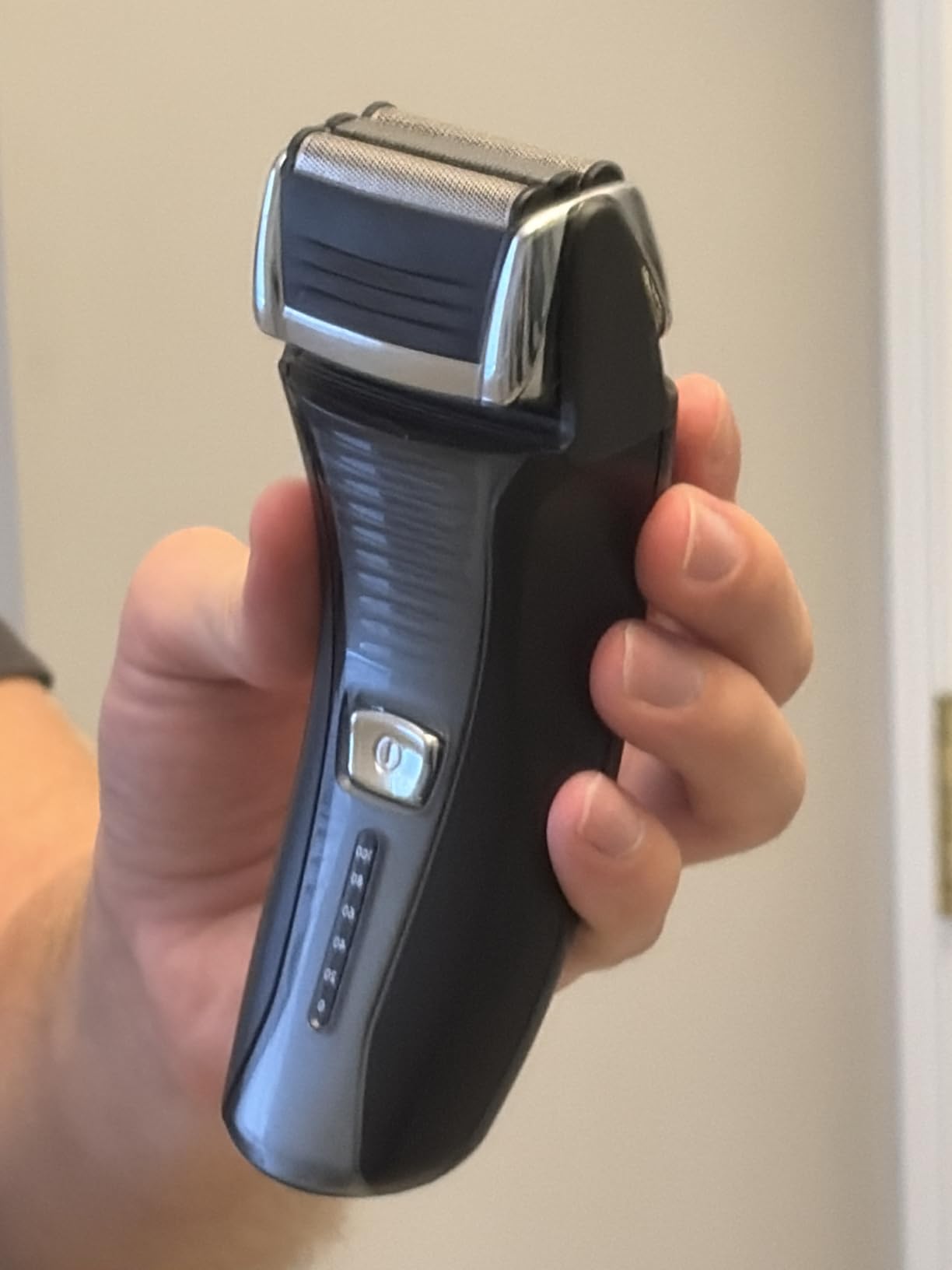 Remington F5 Power Series Foil Shaver, Electric Razor for Men, Cordless Rechargeable with Pop Up Trimmer, Pivot & FlexFoil Technology, Lightweight Handheld Design, Black customer photo 1
