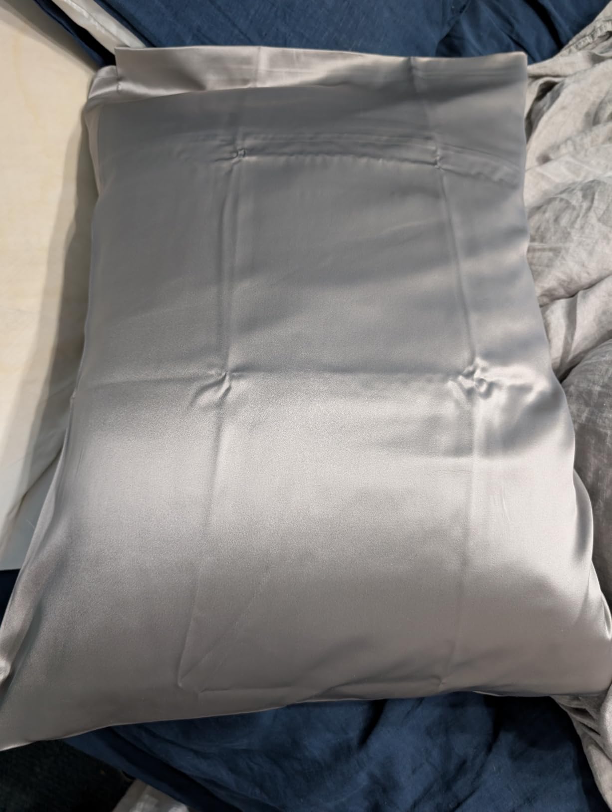 Fishers Finery 25mm 100% Pure Mulberry Silk Pillowcase (White Queen) customer photo 2