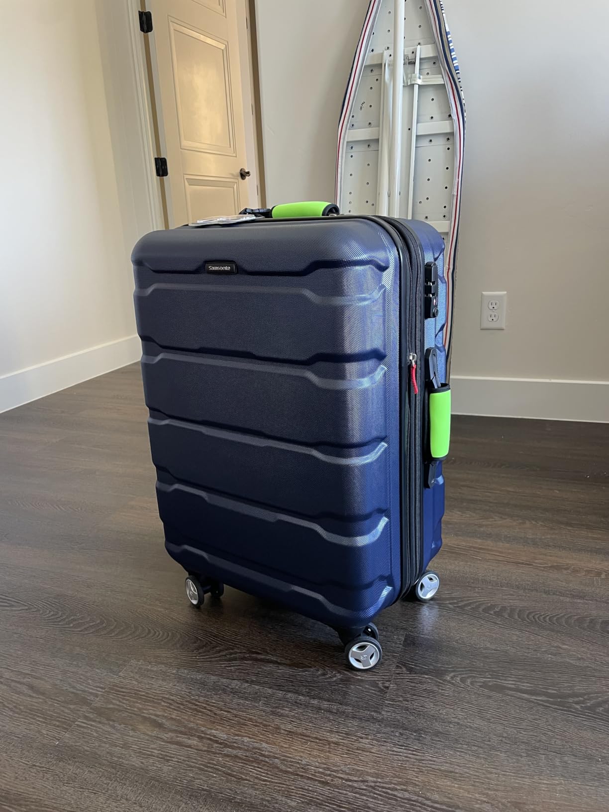 Samsonite Omni PC Hardside Expandable Luggage with Spinner Wheels, 3-Piece Set (20/24/28), Black customer photo 1