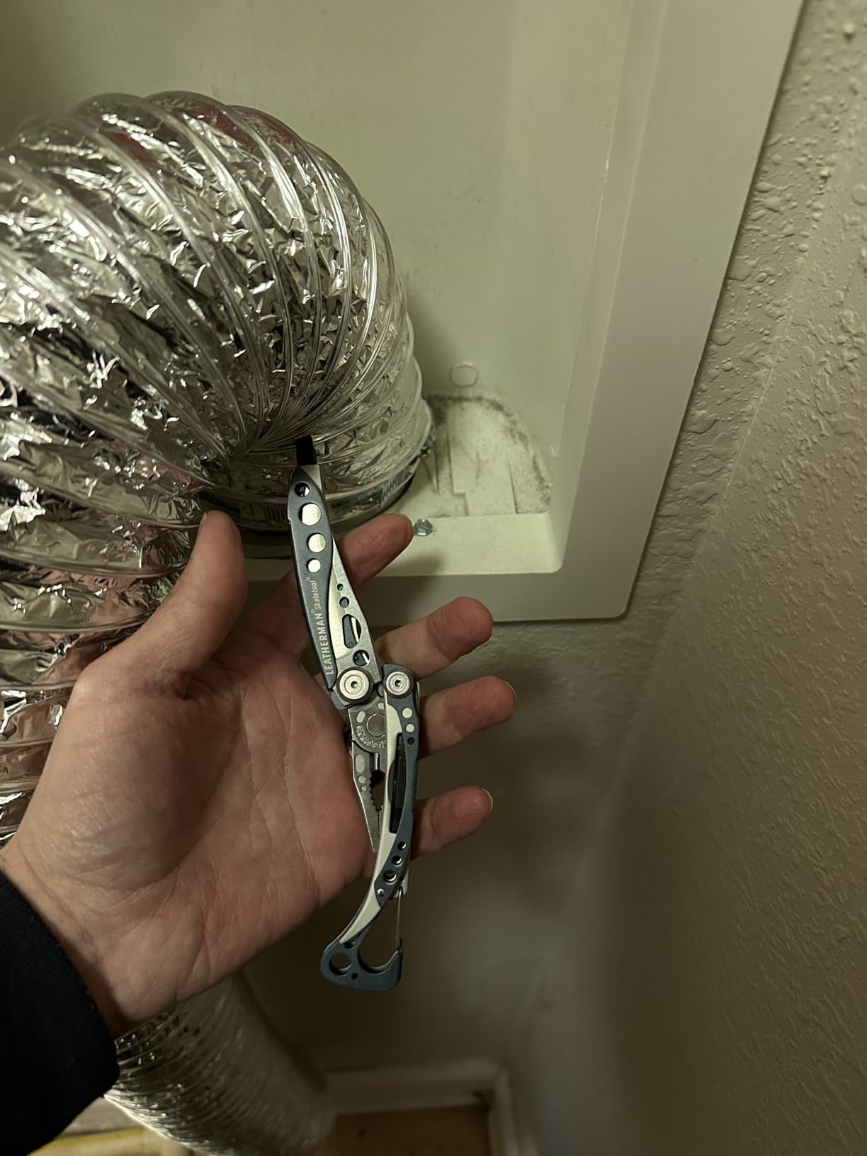 Leatherman Skeletool, 7-in-1 Lightweight, Minimalist Multi-tool for Everyday Carry (EDC), Home, Garden & Outdoors, Stainless Steel customer photo 2