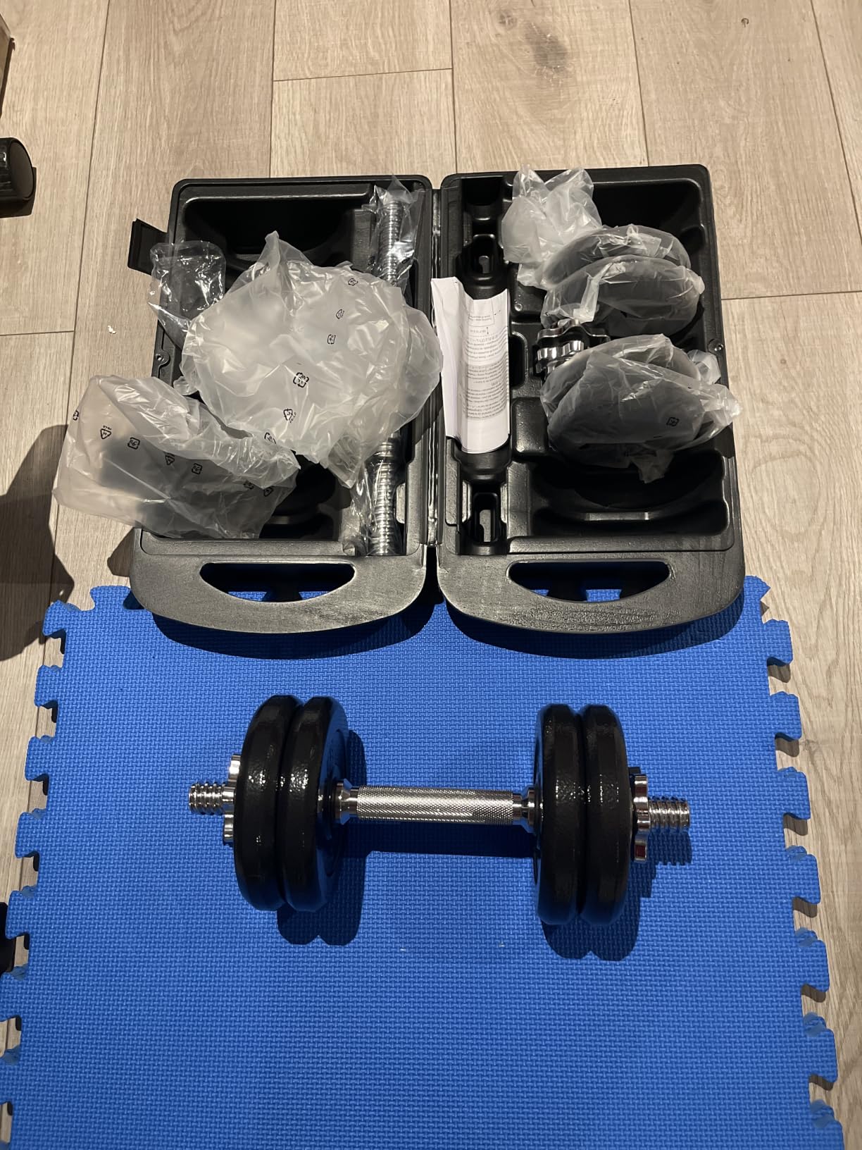 Amazon Basics Adjustable Dumbbell Hand Weight Set with Storage Case customer photo 2