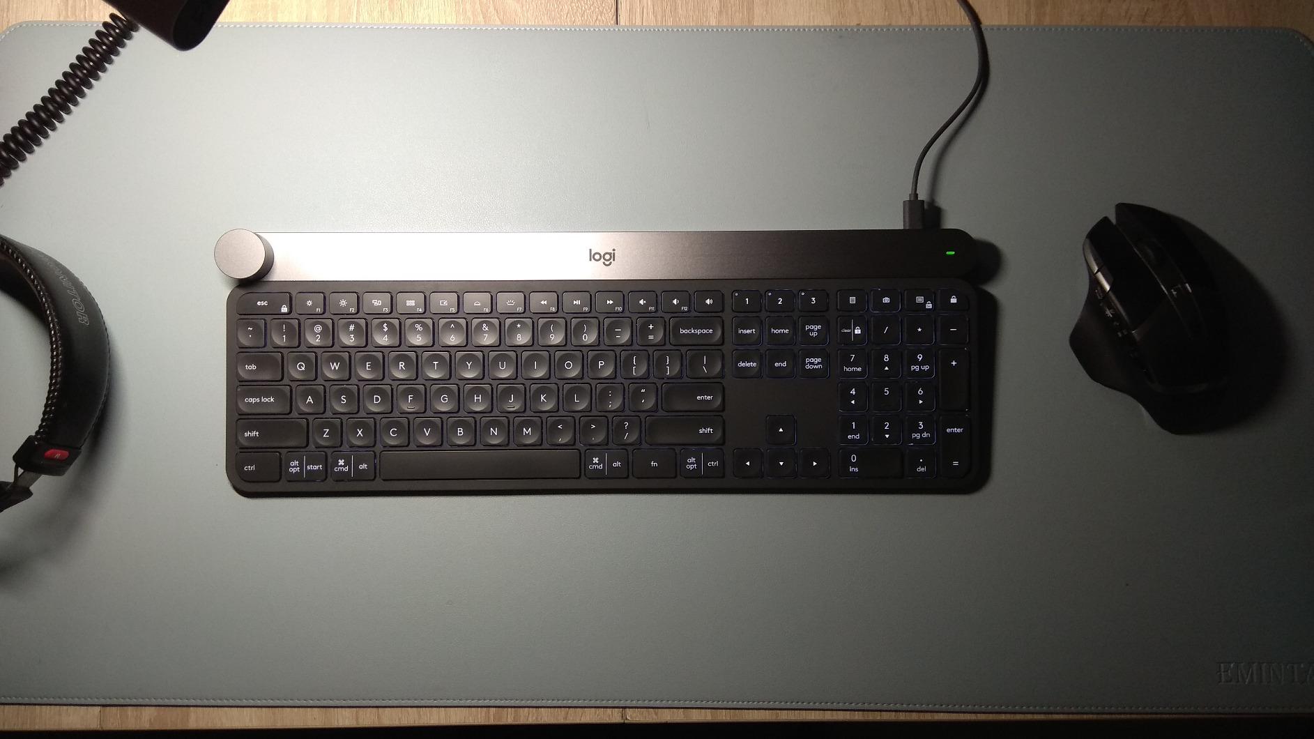 Logitech Craft Advanced Wireless Keyboard with Creative Input Dial and Backlit Keys, Dark Grey and Aluminum customer photo 2