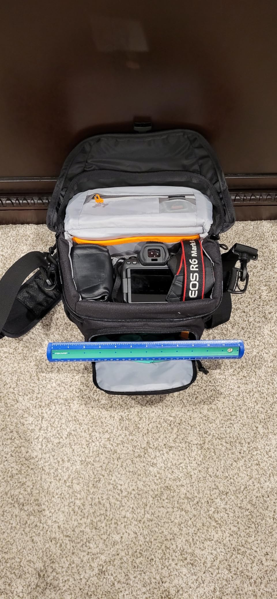 Lowepro LP37142, Nova 200 AW II Messenger Case, Camera Bag, Customizable, Portable, Fits 1-2 Pro DSLR with attached 24-105mm, Compact Drone, 3-5 Additional Lenses, Flash, Black customer photo 1