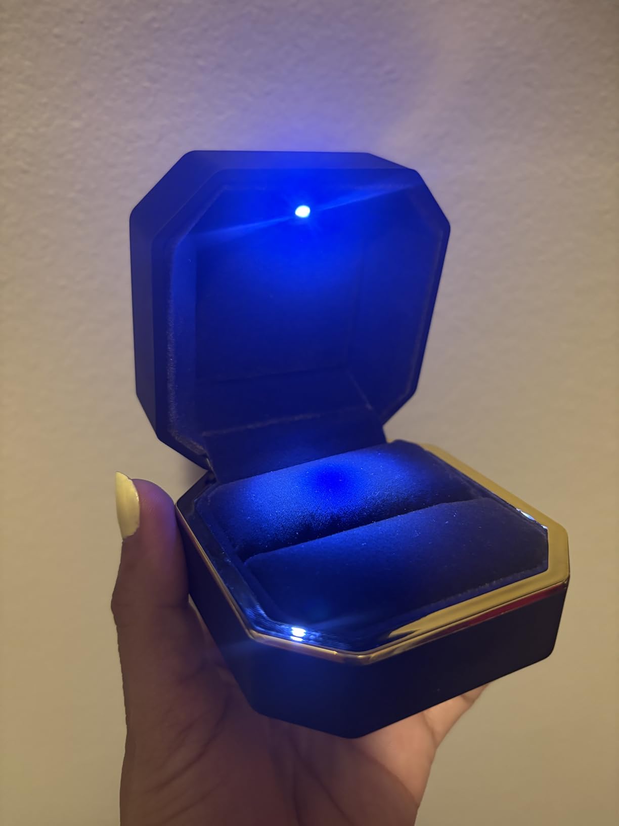 AVESON Luxury Ring Box, Square Velvet Wedding Ring Case Jewelry Gift Box with LED Light for Proposal Engagement Wedding, Black customer photo 1
