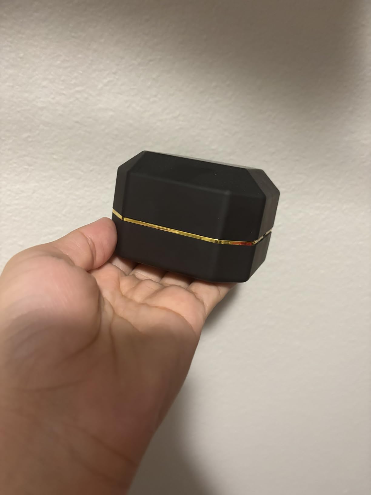 AVESON Luxury Ring Box, Square Velvet Wedding Ring Case Jewelry Gift Box with LED Light for Proposal Engagement Wedding, Black customer photo 2
