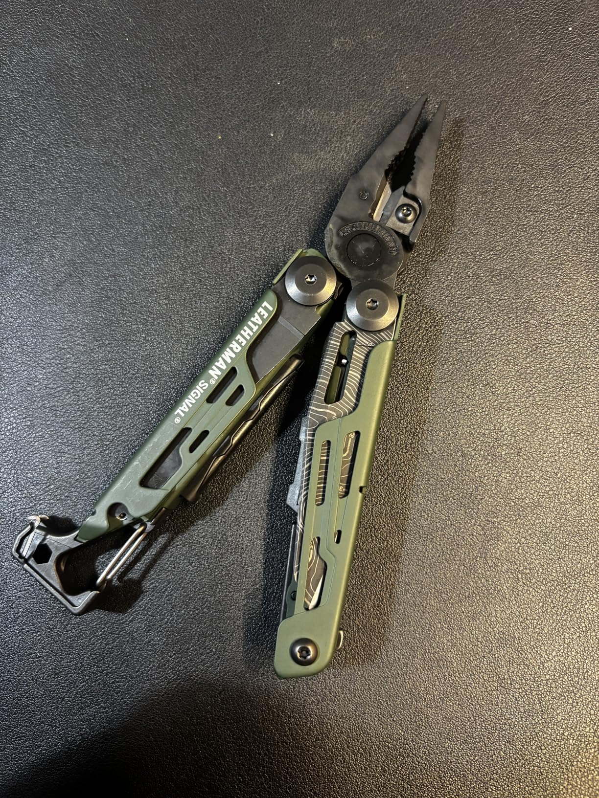 Leatherman Signal, 19-in-1 Multi-tool for Outdoors, Camping, Hiking, Fishing, Survival, Durable & Lightweight EDC, Made in the USA, Coyote Tan customer photo 2