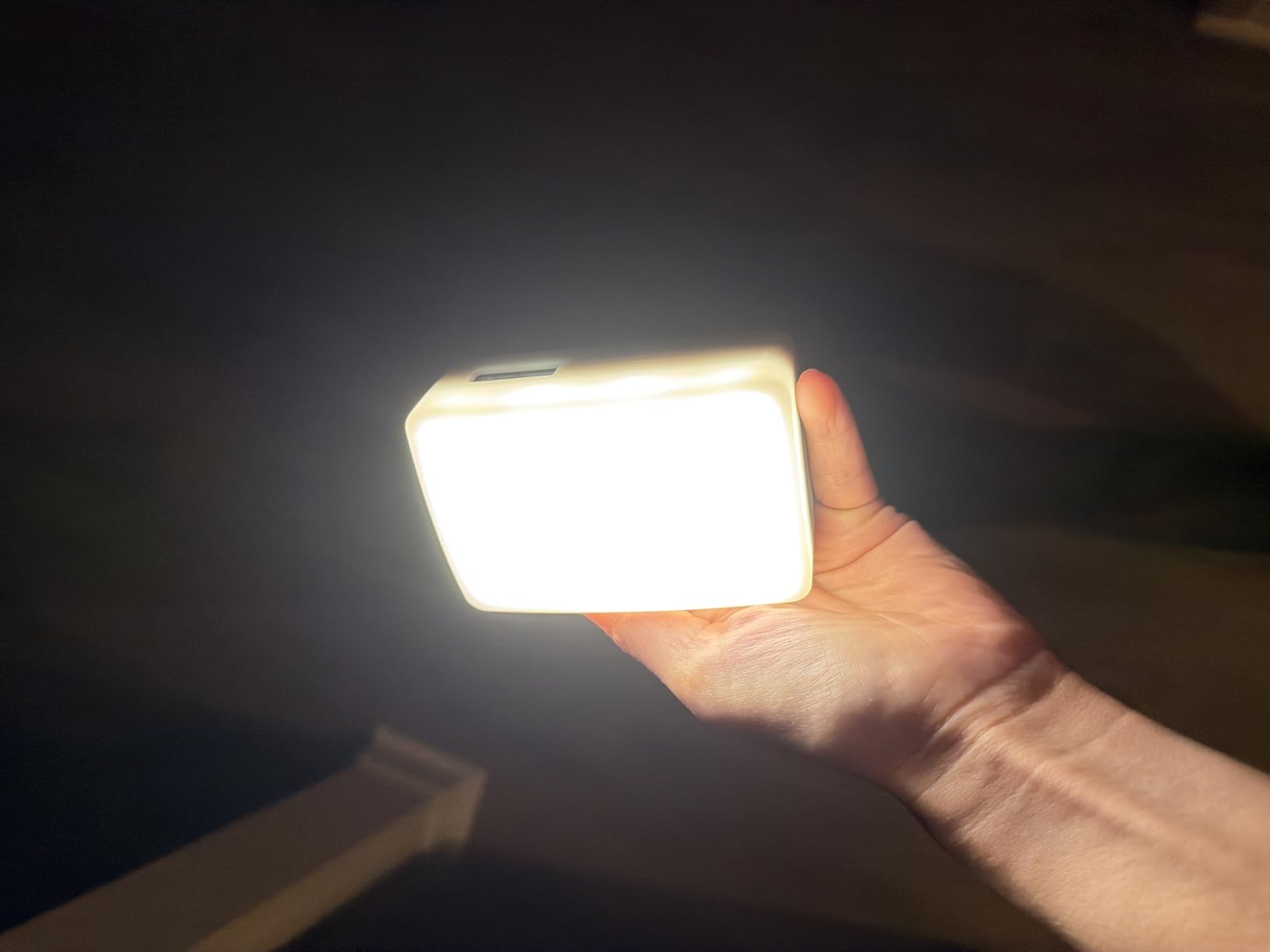 Amaran MC RGBWW Mini On Camera Video Light, 3200K-6500K, CRI/TLCI 96+, HSI Mode, Support Magnetic Attraction, App with USB-C PD and Wireless Charging customer photo 1