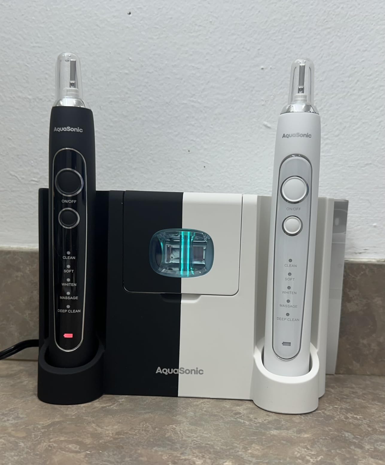 Aquasonic Duo Series PRO UV - ADA Accepted Electric Toothbrushes with UV Sanitizer - Inductive Charging Base - 5 Modes with Smart Timers - 10 Proflex Brush Heads & 2 Travel Cases customer photo 1