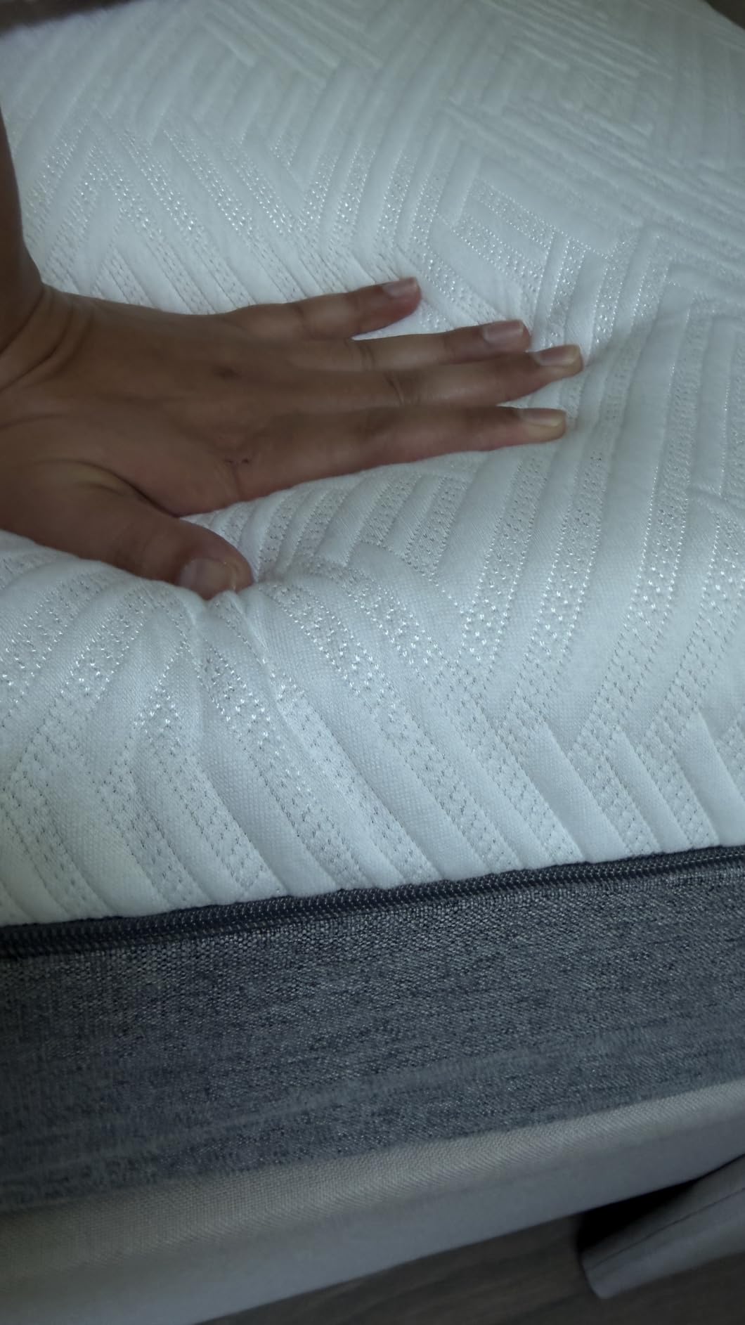 Novilla Bliss Queen Size Mattress, 12 Inch Gel Memory Foam Mattress Queen in a Box for Cool Night Sleep & Pressure Relief, Support Foam for Spine Alignment & Motion Isolation, Medium Plush Feel customer photo 2