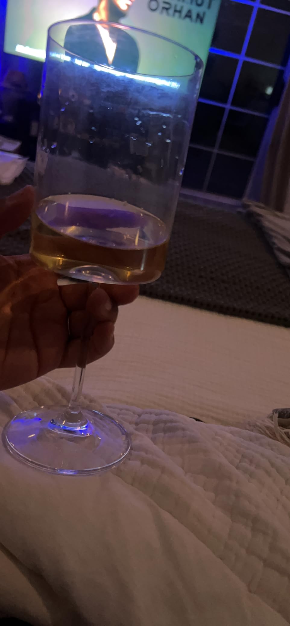 JoyJolt Claire 11.4oz White Wine Glass Set of 2, Elegant Crystal Stemware Stemmed Wine Glasses Made in Europe, Unique and Modern Glasses with Stem customer photo 2