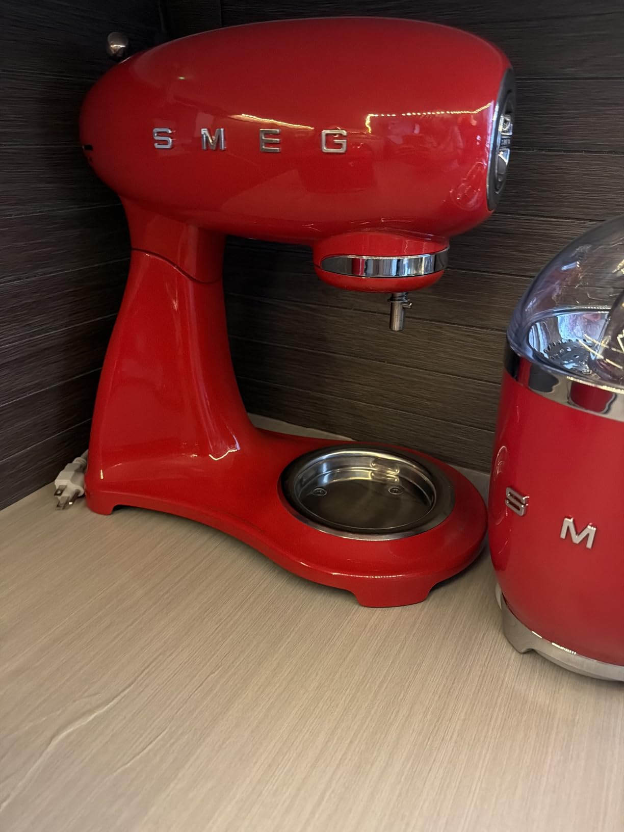 SMEG SMF03 Stand Mixer - 5 Qt Tilt-Head Mixer with Stainless Steel Bowl, 10 Speeds, Retro 50s Vintage Style - Red customer photo 2