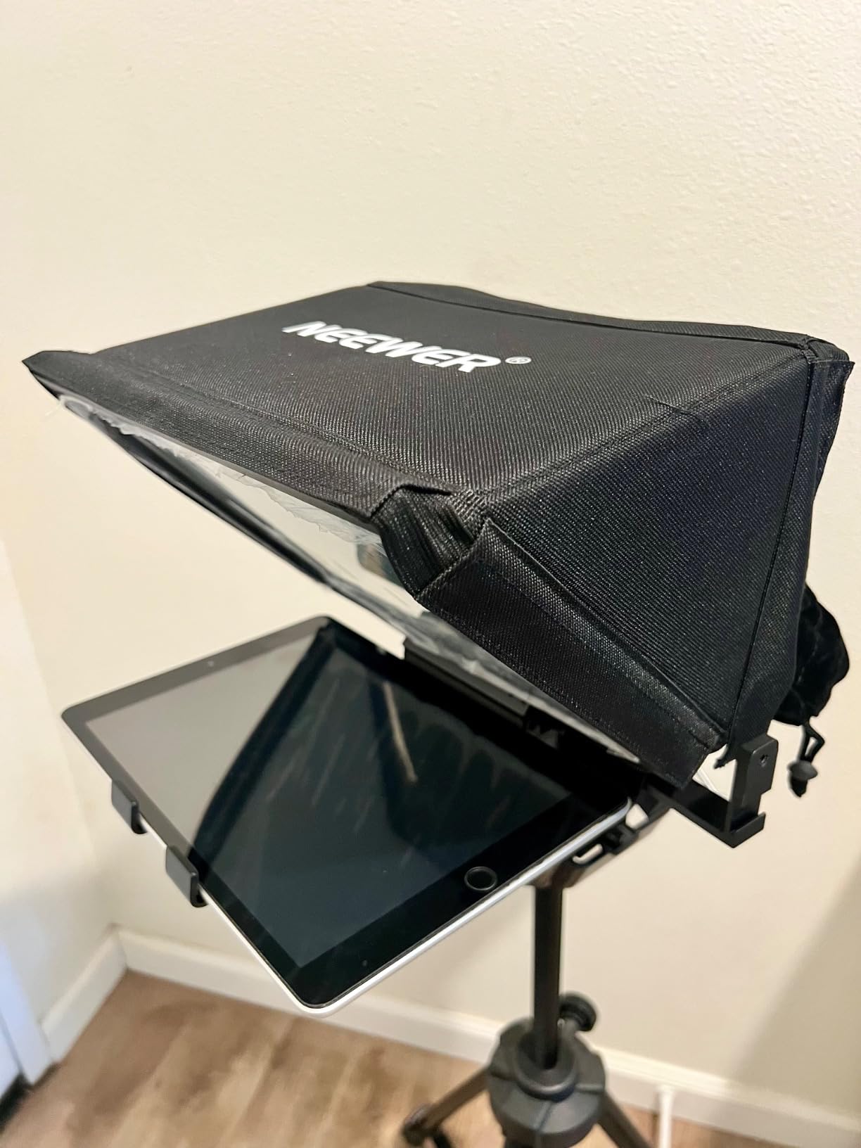 NEEWER X12 14 inch Aluminum Alloy Teleprompter for iPad, Tablet, Smartphone and DSLR Cameras with Remote Control customer photo 1