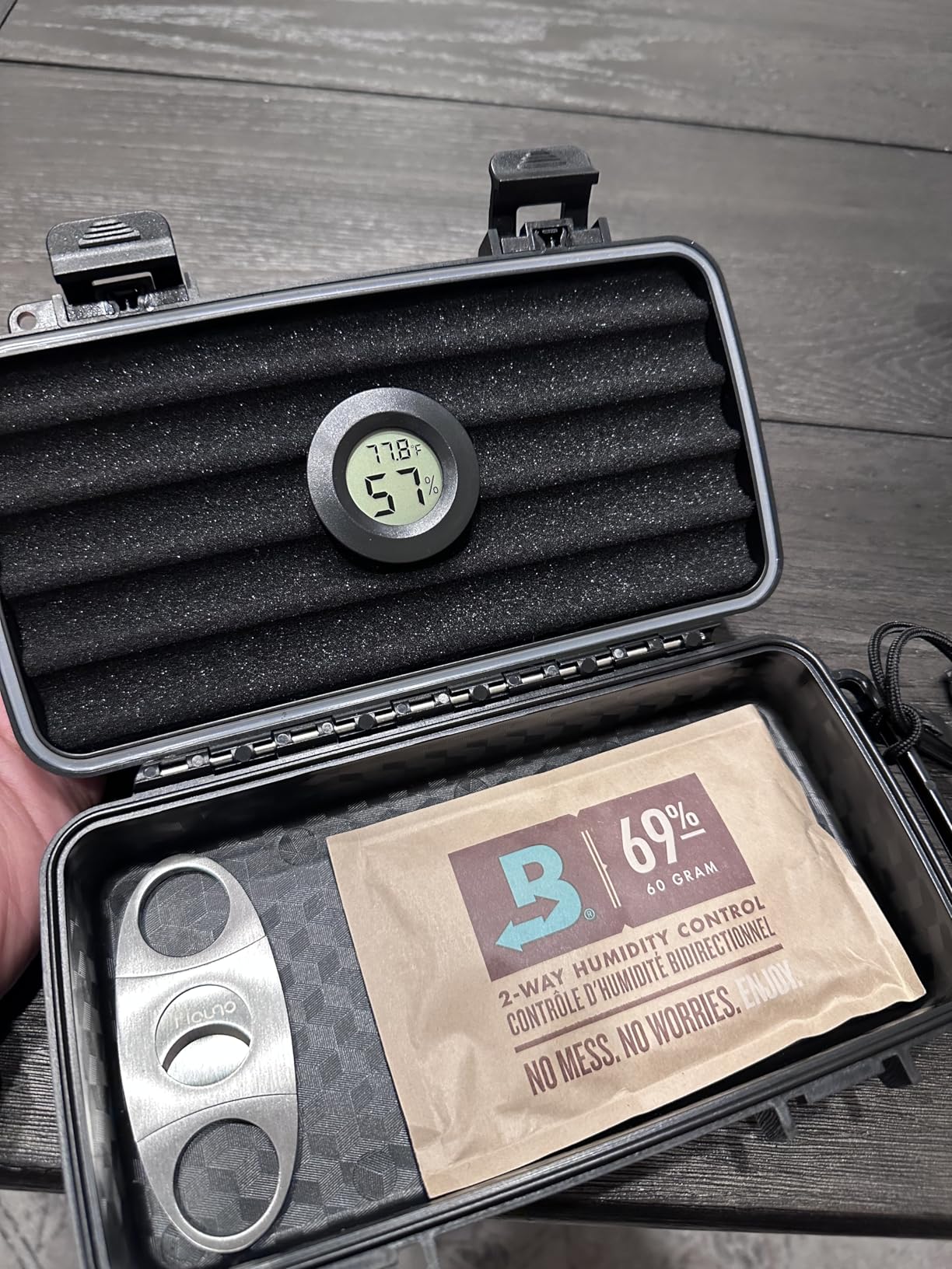 Flauno Travel Cigar Humidor Case - Portable Cigar Box with Humidifier Disc & Cigar Cutter | Waterproof | Crushproof | Airtight | Durable (Holds up to 5 Cigars) customer photo 1