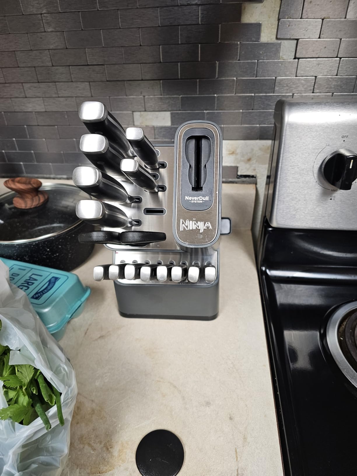 Ninja® NeverDull™ 17-Pc Knife Block Set, Built-in Sharpener, Black, K32017 customer photo 1