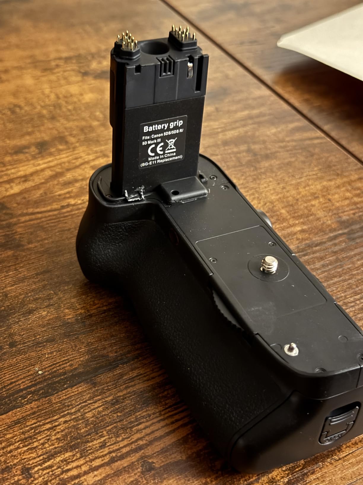 BG-E11 Battery Grip, Vertical Shooting Hand Grip, Replacement Canon 5D Mark III Battery Grip Compatible with Canon EOS 5D Mark III, 5DS, 5DSR Camera customer photo 1