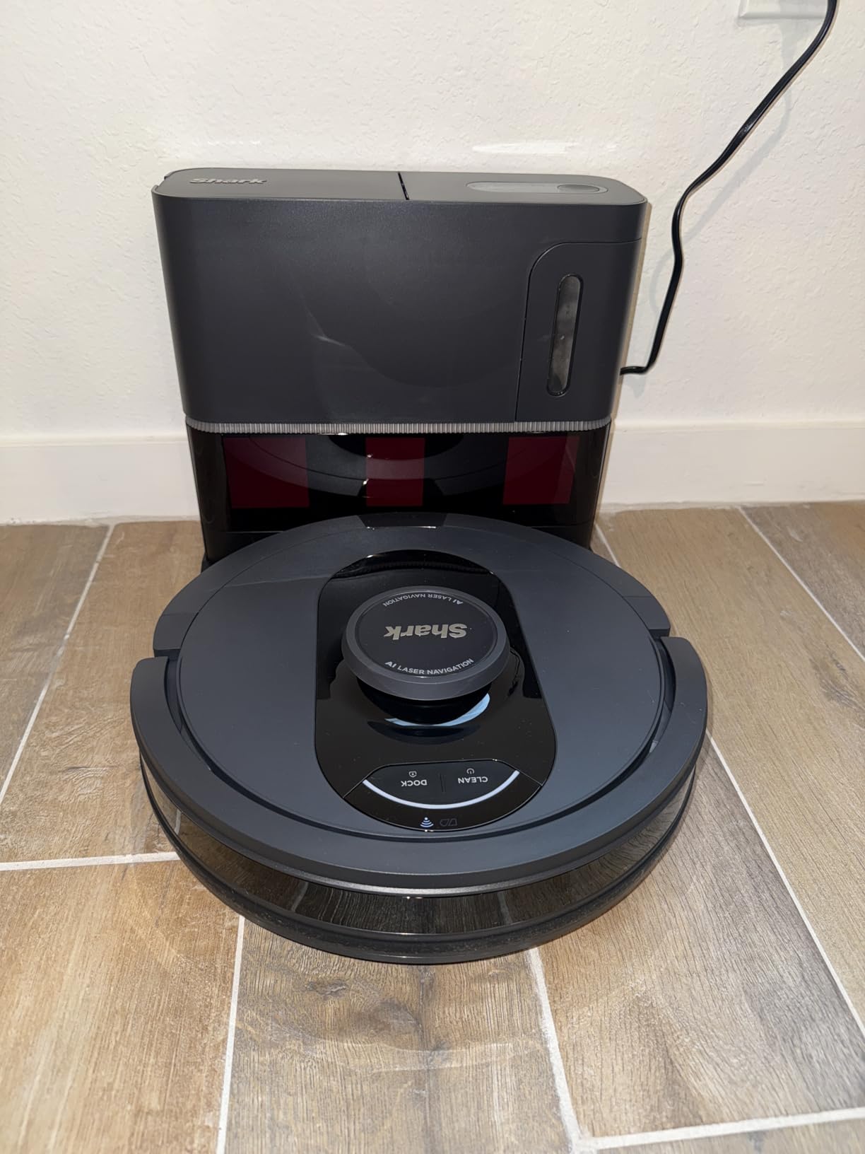 Shark Matrix Clean Robot Vacuum Cleaner with Powerful Suction for Pet Hair, Rugs, Carpets & Hard Floors | Self-Empty Base | 60-Day Capacity | Voice Control | LiDAR Navigation | White | AV2511AE customer photo 1