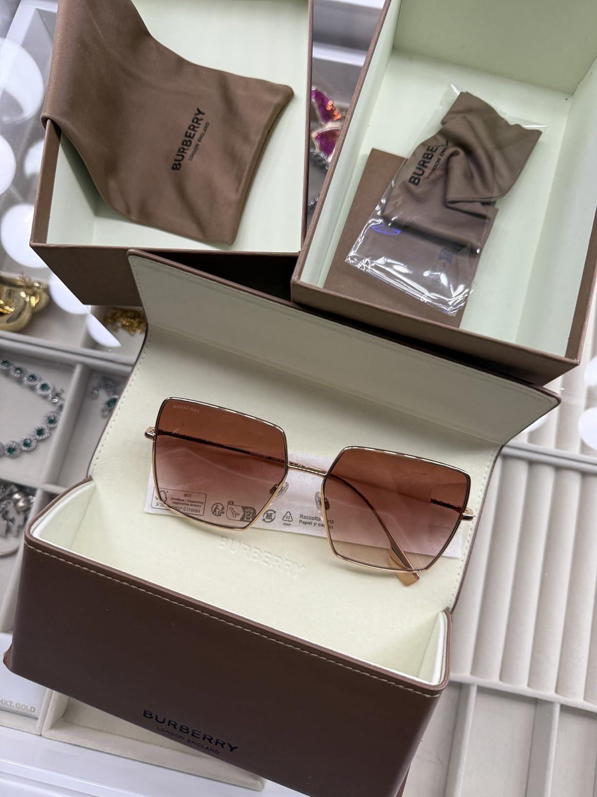 BURBERRY Sunglasses BE 3133 133713 Daphne Rose Gold Gradient Pink customer photo 2