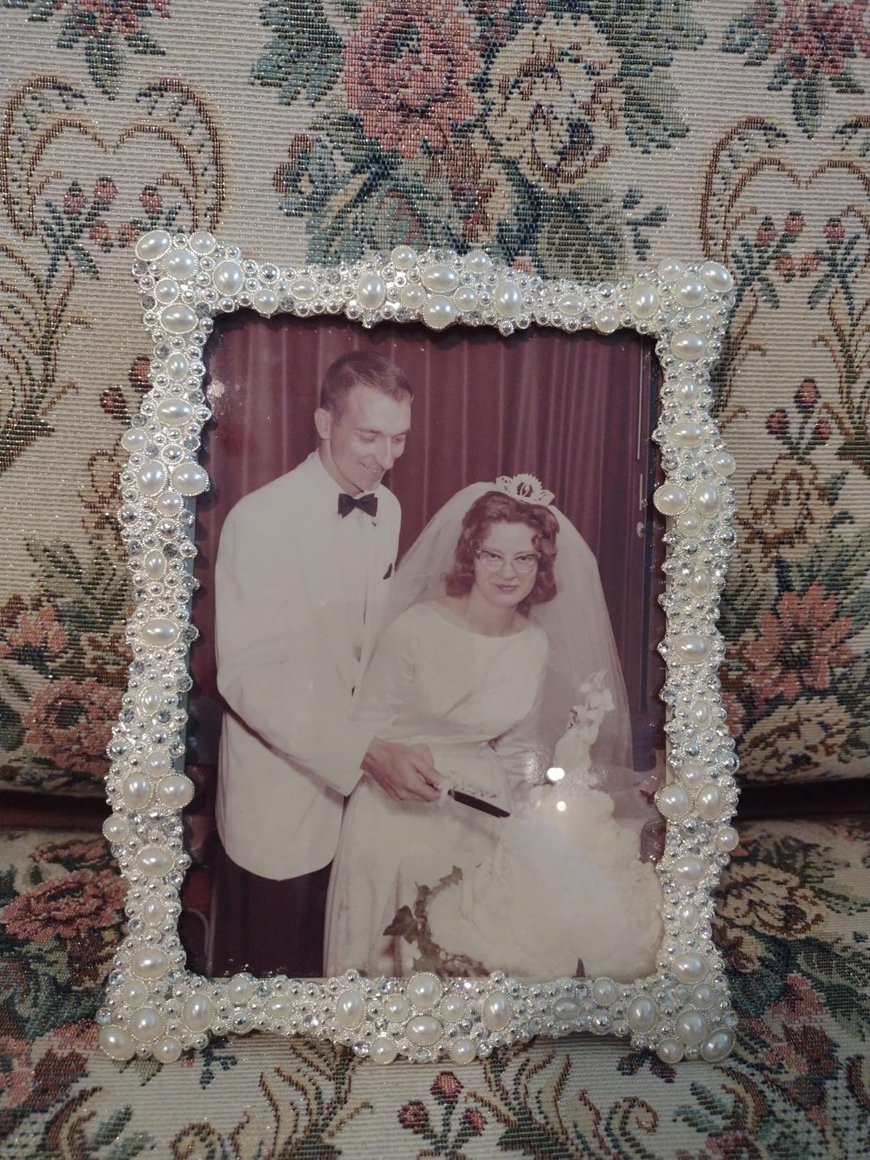 8x10 Picture Frame with Pearl for Wedding, Silver Plated Photo Frames with High Definition Glass Frames with Rhinestones, Tabletop or Wall Mounting Display customer photo 1