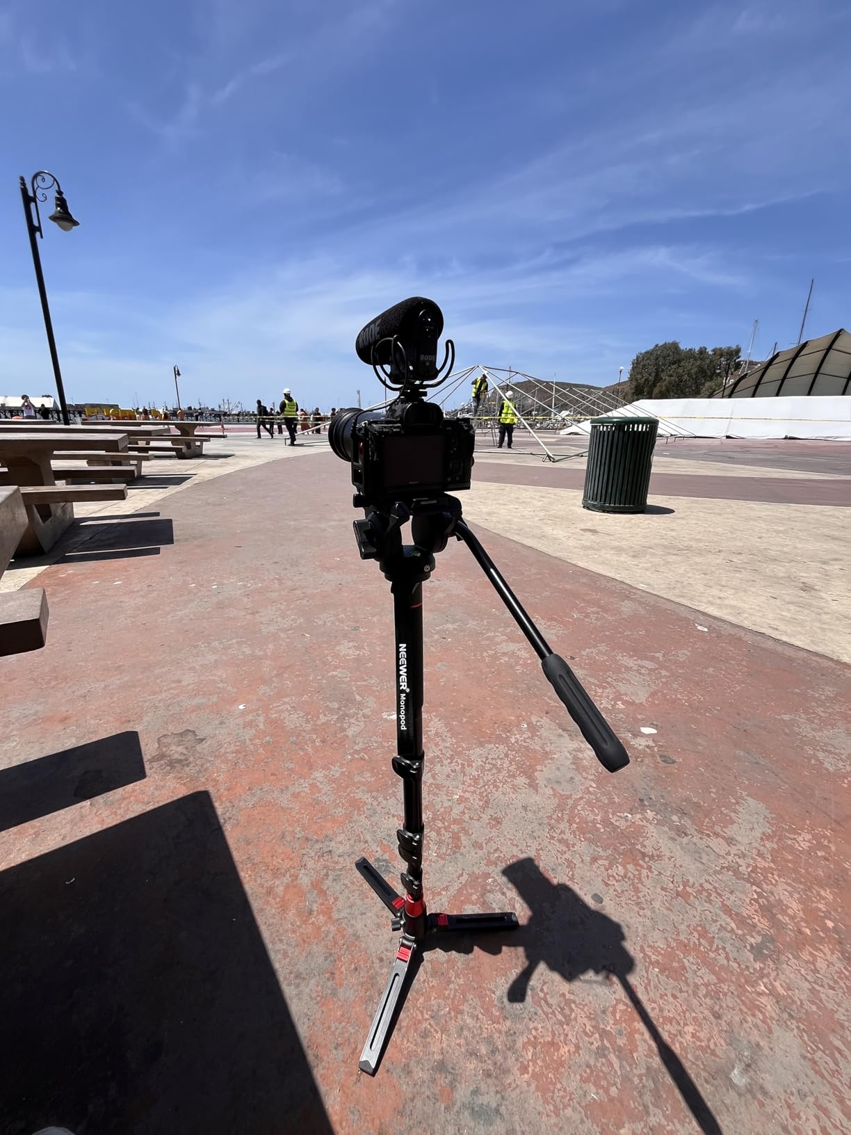 NEEWER Professional Camera Monopod with Feet, 70.5