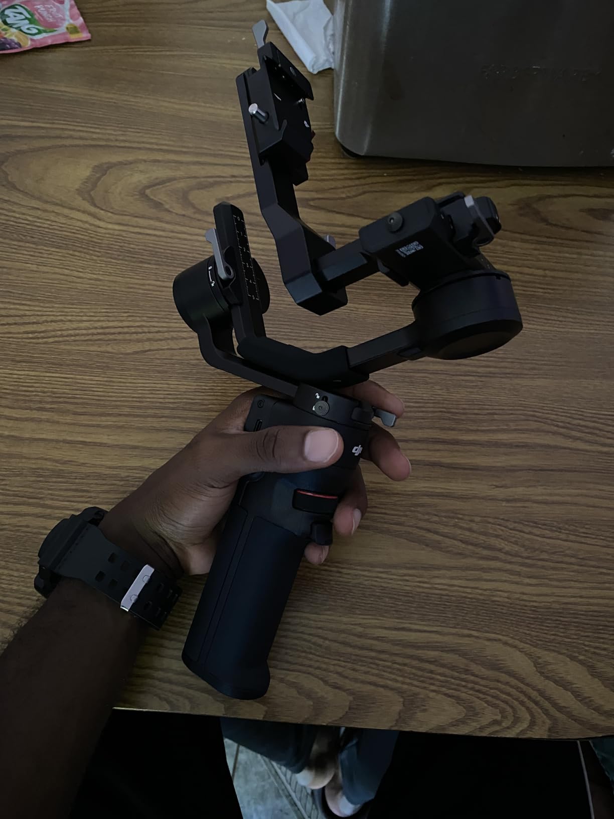 DJI RS 3 Mini, Camera Gimbal Stabilizer for Canon/Sony/Nikon/Fujifilm, 2 kg (4.4 lbs) Tested Payload, Native Vertical Shooting, Bluetooth Shutter Control, 3rd-Gen RS Stabilization, 795g customer photo 1