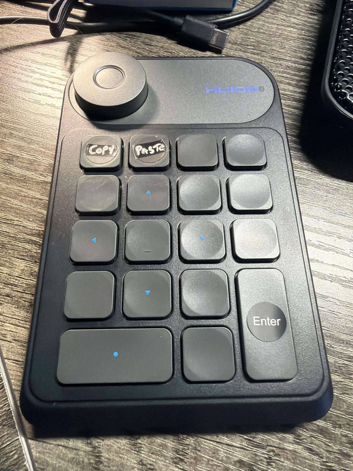 HUION Keydial Mini Bluetooth Programmable Keypad with Dial 18 Shortcut Keys | 5 Keys Anti-ghosting Macro Keypad, Wireless Shortcut Keyboard for Drawing Tablet, PC, MacBook, Surface Pro, Editing, Gaming customer photo 1