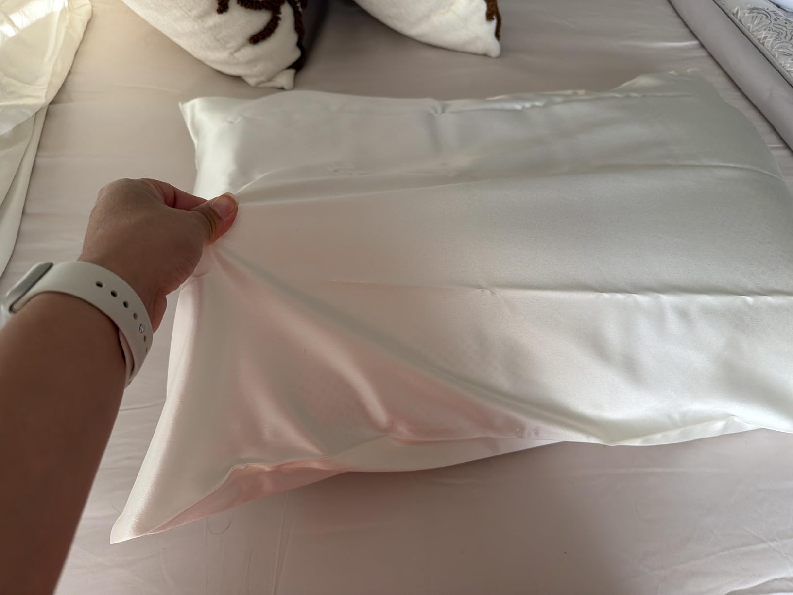 Bella Coterie Luxury Silk Pillowcase for Hair and Skin - Standard Size - 30 Momme - 100% Pure 6A Mulberry Silk - Navy customer photo 2