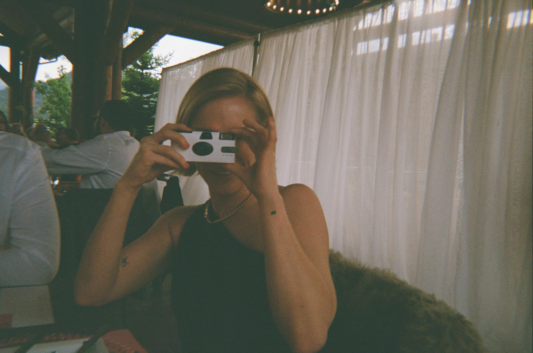 White Disposable Cameras for Wedding (12 Pack) - Deluxe Disposable Camera Bulk Set Perfect for Weddings! Includes Carrying Tote & Development Discount - USA-Made Film, 27 Photos customer photo 1