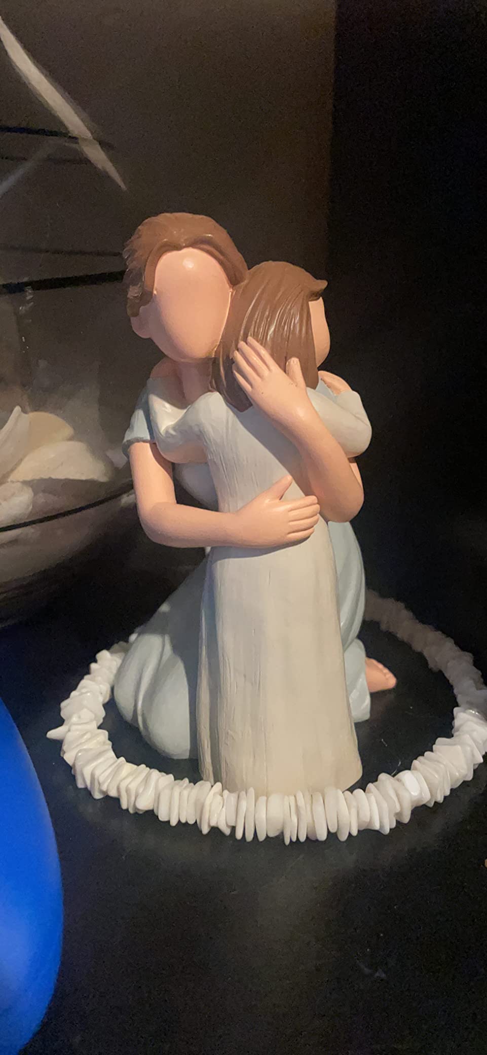 Hensonever Loving Elderly Couple Figurines, Wedding Anniversary Statues for Home Decoration, Sculpted Hand-Painted Figures Gifts to Parents Grandparents customer photo 2