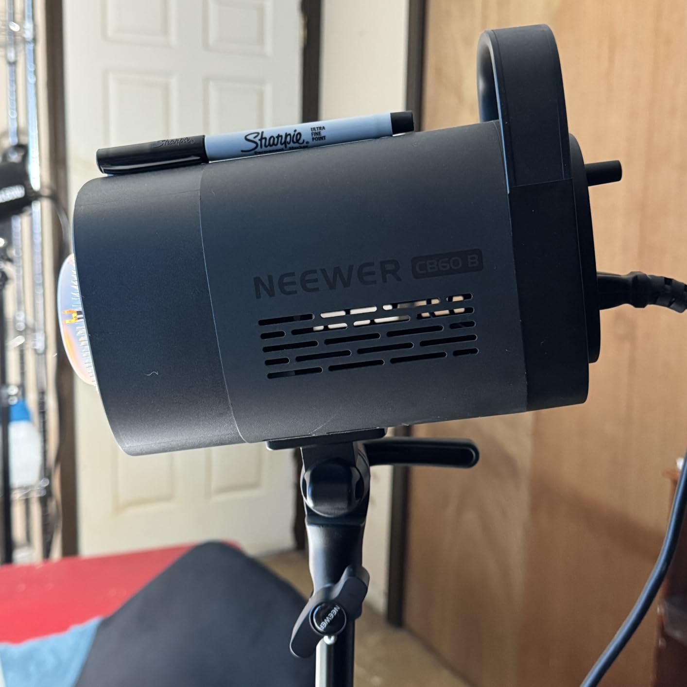 NEEWER CB60B 70W LED Video Light with 2.4G&APP Control, COB Bi Color 2700K-6500K 34000Lux at 1m/CCT CRI97+/12 Scenes/Bowens Mount customer photo 2