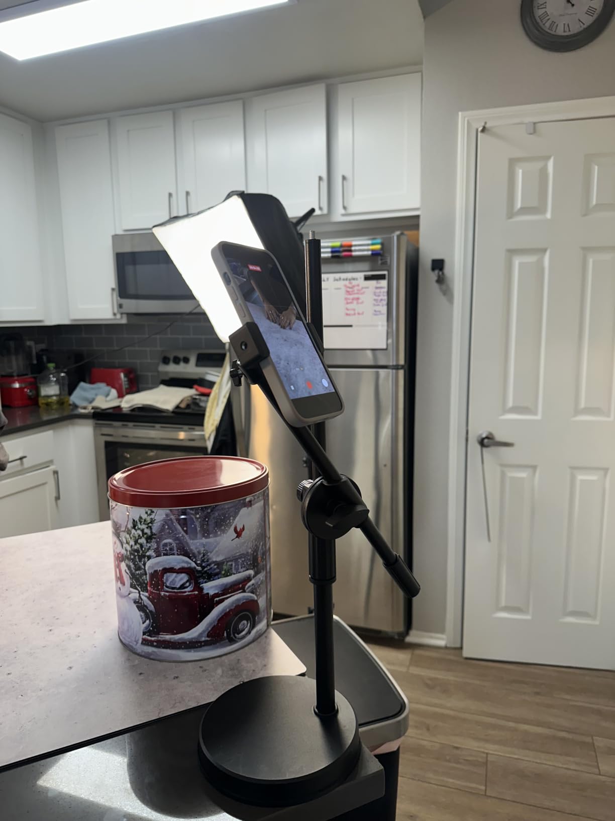 Torjim Softbox Photography Lighting Kit, 16'' X 16'' Professional Softbox Lighting Kit with 85W 3000-7500K LED Bulbs, Studio Lights for Photography/Video Recording/Live Streaming/Portraits Shooting customer photo 2