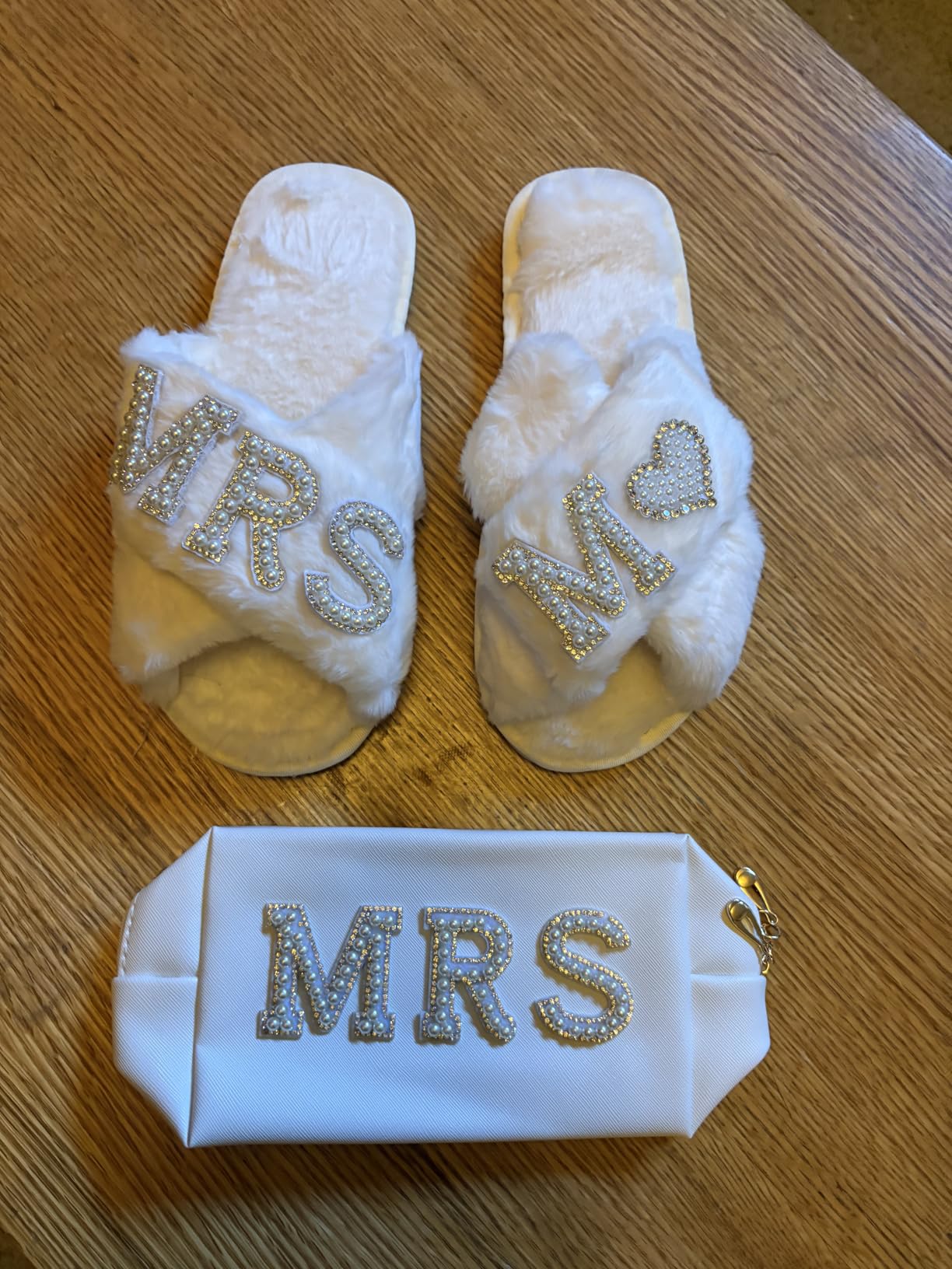 Xtinmee Personalized Initial Wedding Bride Slipper Mrs Pearl Letter Makeup Bag Bachelorette Party Bridal Shower Wedding Gifts customer photo 1