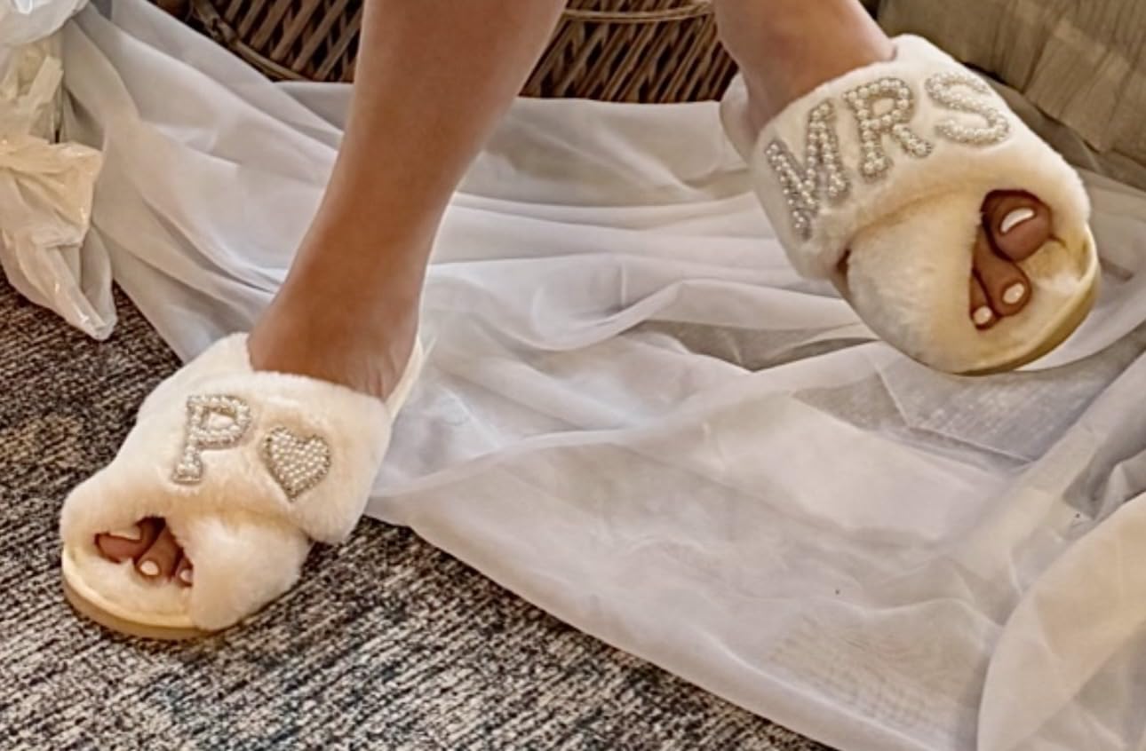 Xtinmee Personalized Initial Wedding Bride Slipper Mrs Pearl Letter Makeup Bag Bachelorette Party Bridal Shower Wedding Gifts customer photo 2