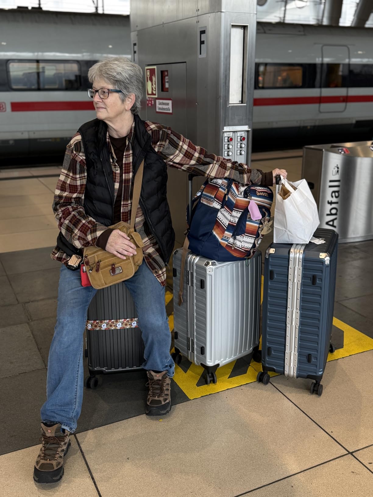 Checked Suitcase with Spinner Wheels, 8010S Aluminum Frame Zipperless Polycarbonate Hard Shell Suitcase (ZX-Core, Silver Grey, 28 Inch) customer photo 2