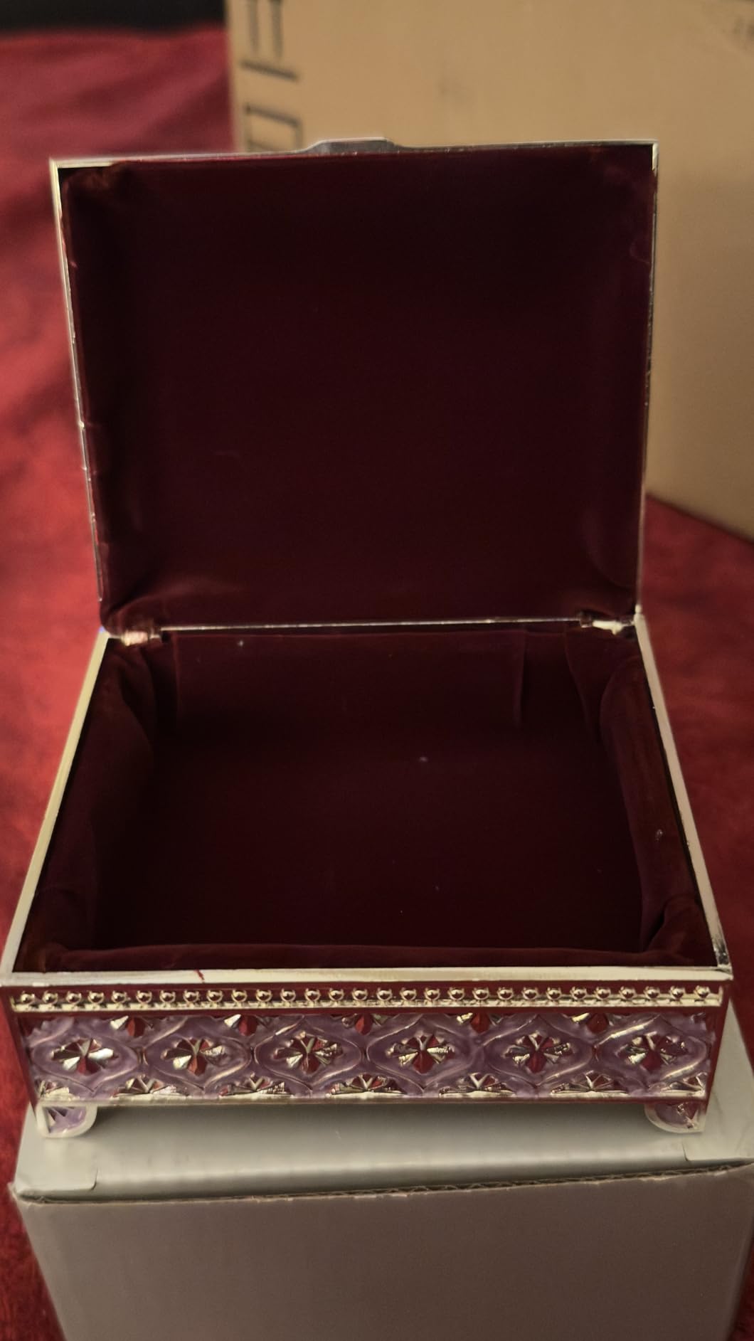 Hipiwe Vintage Metal Jewelry Box Floral Gorgeous Trinket Organizer, White | Jewelry Storage Holder for Ring Earrings Necklace Rectangle Trinket Case Decorative Keepsake Box for Women customer photo 1