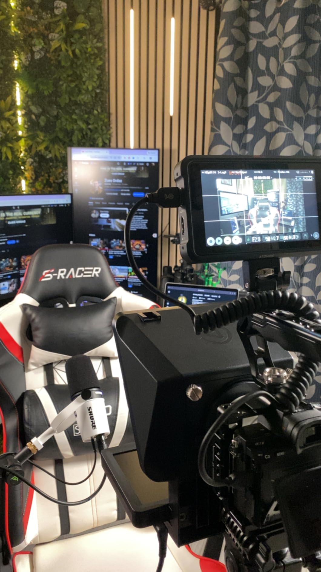 Elgato Prompter, Teleprompter with Built-in Screen, Supports DSLR, Webcam and Smartphone customer photo 1