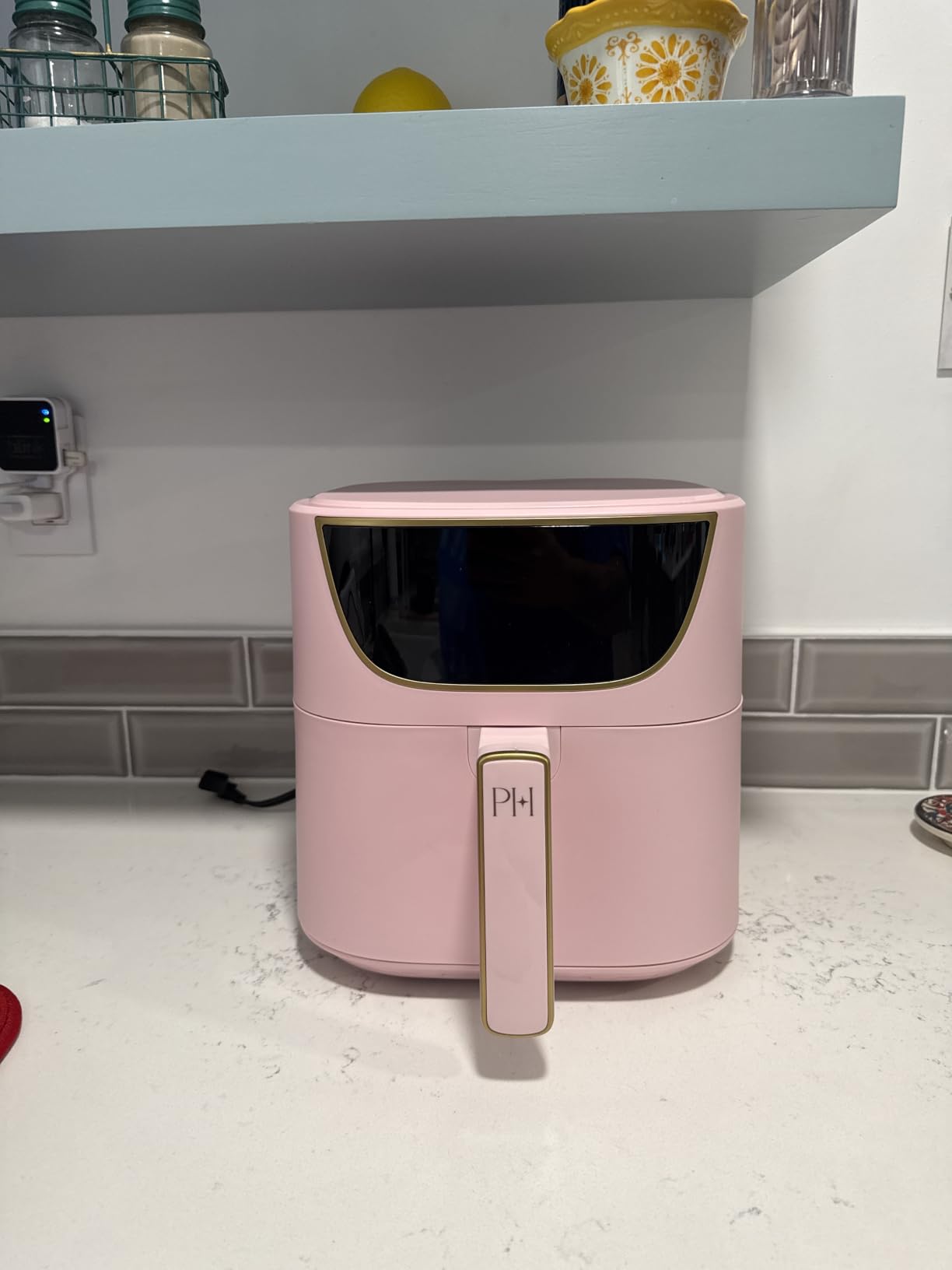 Paris Hilton 6-Quart Air Fryer, Nonstick Basket Made Without PFAS, Touchscreen, 8-in-1 (Fry, Roast, Broil, Bake, Reheat, Keep Warm, Pizza, Dehydrate), Dishwasher Safe Basket and Crisping Tray, Pink customer photo 2