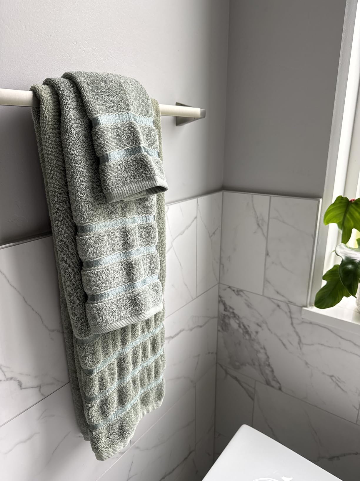 Luxury Towels for Bathroom Set of 8-2 Bath Towels 2 Hand Towels 4 Washcloths - 600 GSM 100% Cotton Ring Spun Viscose Border Towels Set - Beige customer photo 1