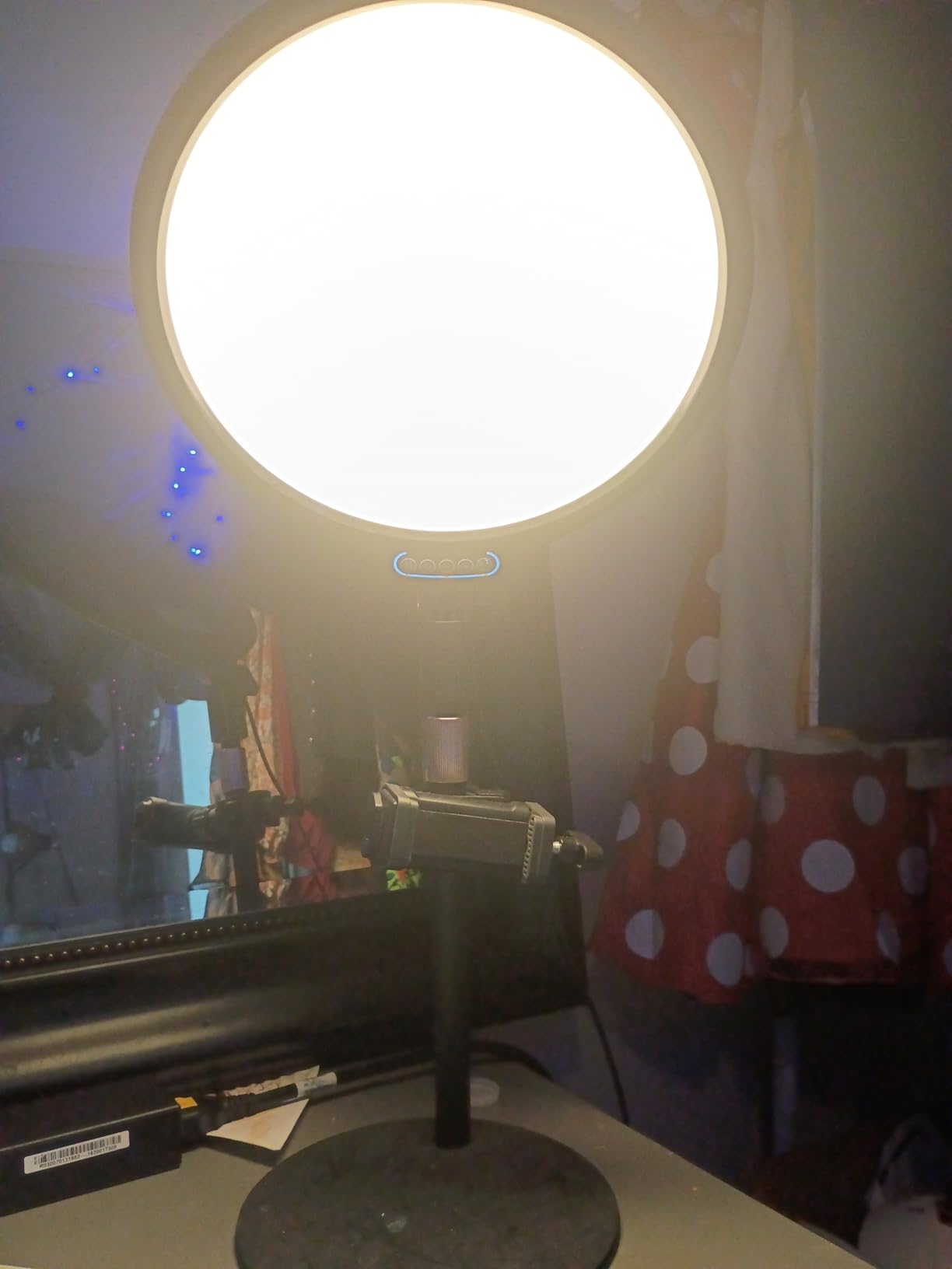 UBeesize 10.5in Laptop Ring Light with Stand and Phone Holder for Desk, Zoom Lighting for Computer, Video Recording, Streaming, Video Conference, Video Calls customer photo 1