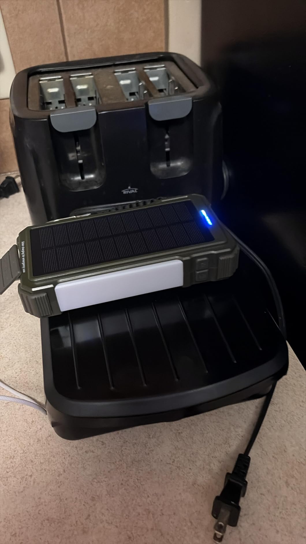 BLAVOR Solar Power Bank 20000mAh Built-in Cables, Wireless Charger customer photo 1