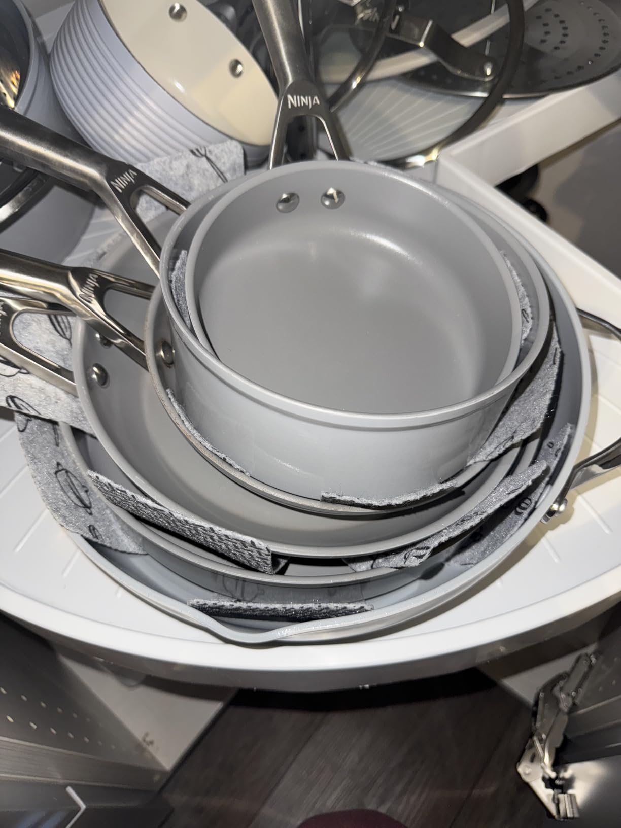 Ninja Ceramic Pro 10-Piece Cookware Set, NonStick Pots & Pans Set with Glass Lids, Nontoxic, PTFE Free, Ceramic Coated, Oven Safe, All Stovetops & Induction Compatible, British Racing Green customer photo 1