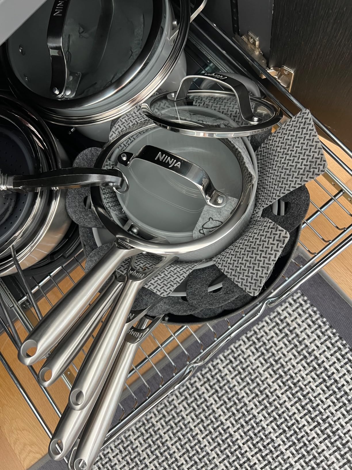Ninja Ceramic Pro 10-Piece Cookware Set, NonStick Pots & Pans Set with Glass Lids, Nontoxic, PTFE Free, Ceramic Coated, Oven Safe, All Stovetops & Induction Compatible, British Racing Green customer photo 2