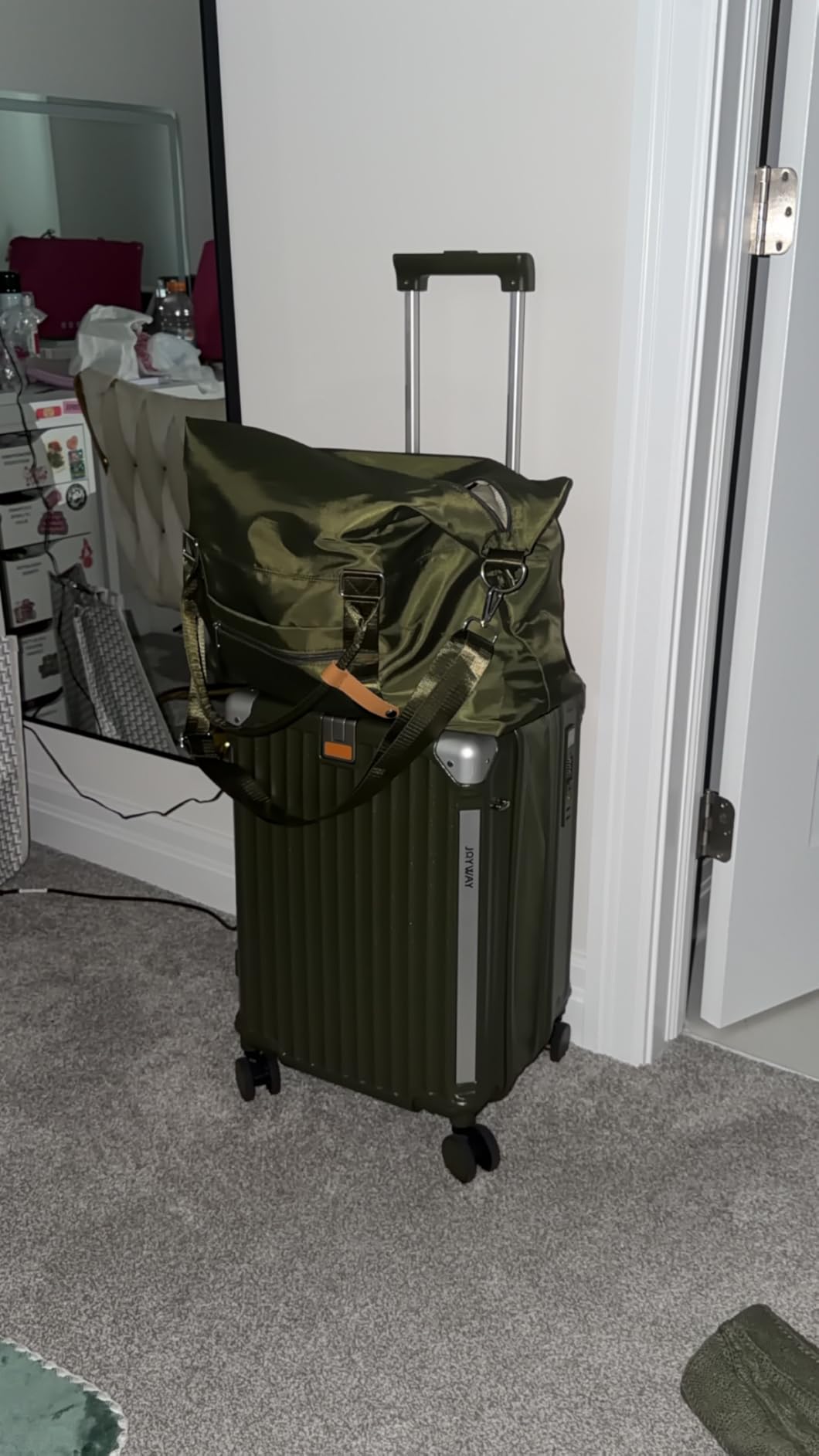 Joyway 20in Carry On Luggage with Cup Holder and USB Port, 25% Expandable Capacity, Smart Suitcase with Anti Slip Wheels and Handbag, Perfect for Men and Women 3 Piece Set DarkGreen customer photo 1