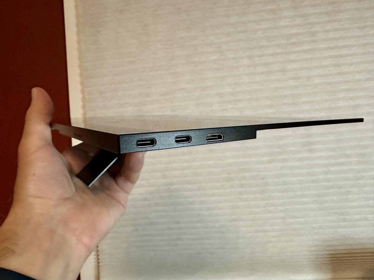 UPERFECT OLED Portable Monitor 16