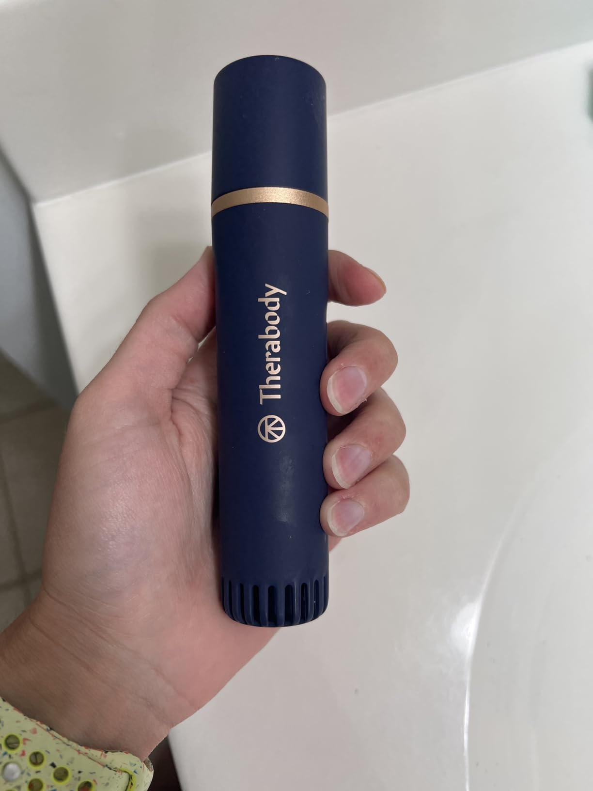 Therabody TheraFace Depuffing Wand – Cold and Heat Skincare Treatment to Depuff and Glow; Beauty Wand, Face Roller and Eye Massager for Eye Puffiness, Dark Circles and Skin Radiance (White) customer photo 2