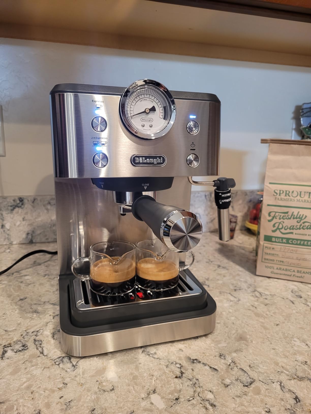 De'Longhi Classic Signature Espresso Machine with Adjustable Milk Frother customer photo 2