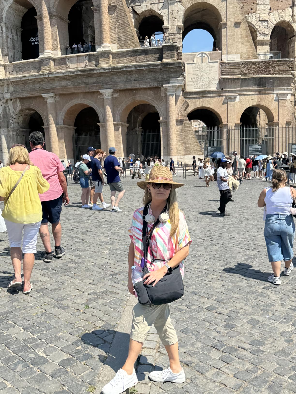 Travelon Anti-theft Roam Medium Crossbody customer photo 1